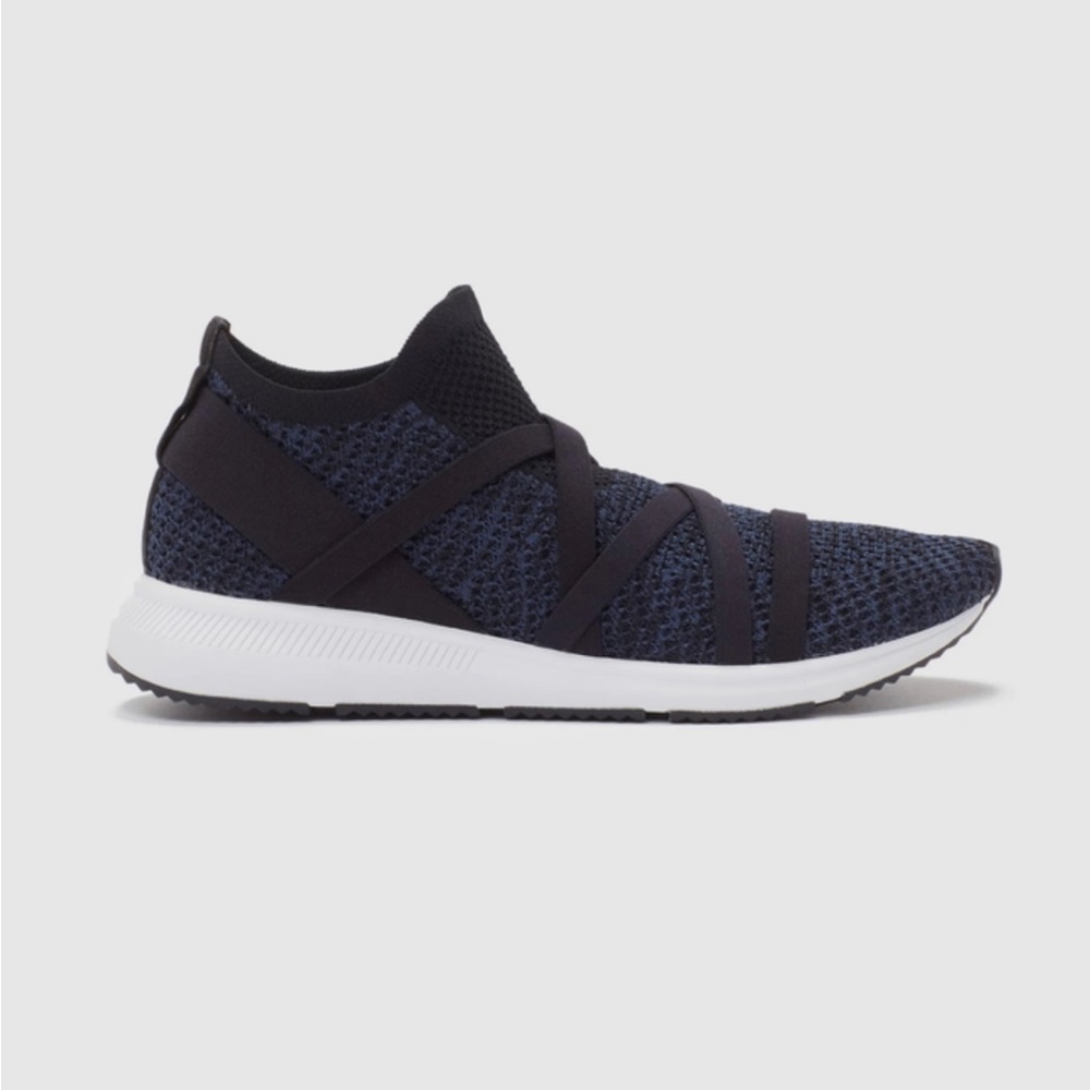 Eileen Fisher pull on stretch knit sneakers size 7